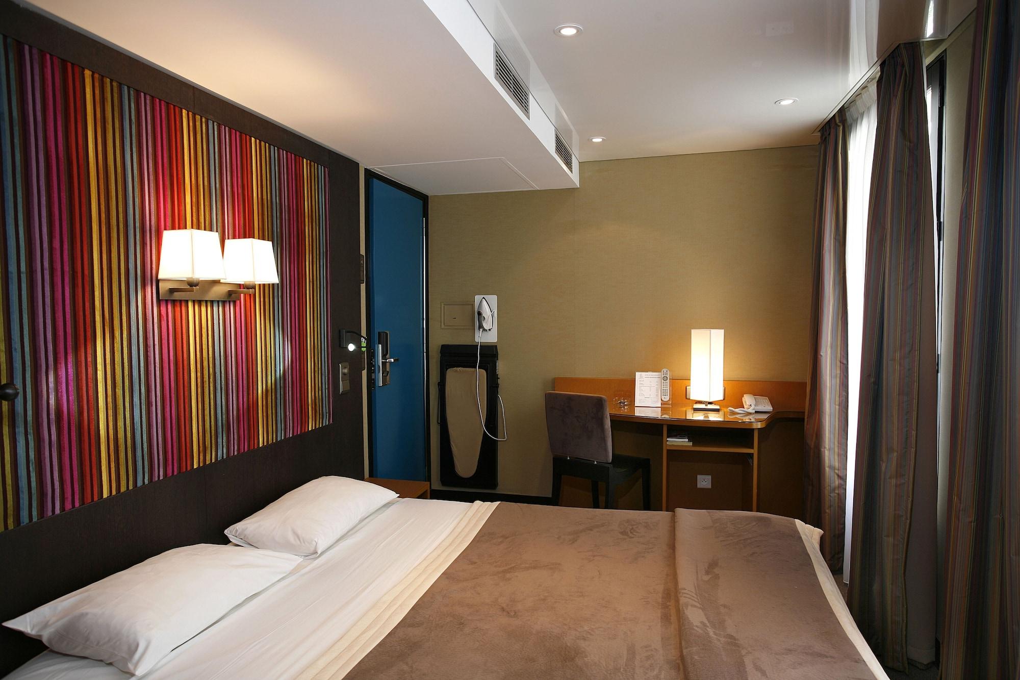 Hotel Du Vieux Saule Paris Ngoại thất bức ảnh